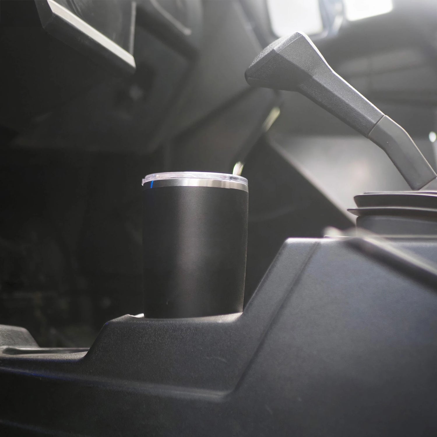 Secure your drink into any cup holder with the mini disc locking base and TwistLock Tumbler.